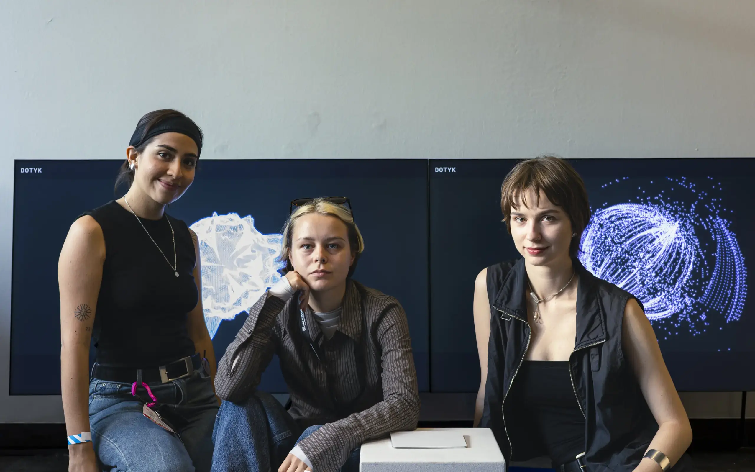 DOTYK (by Varvara Hryhorova, Fernanda Candas & Anastasiia Sviderska)
